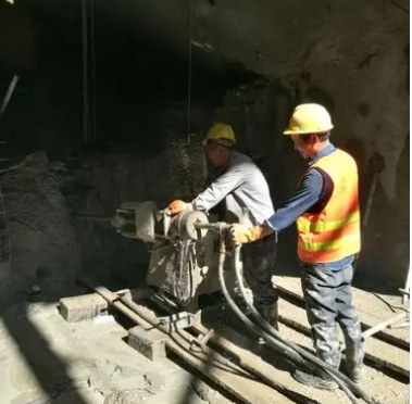 岱岳水下抗分散灌浆料特点 水下不分散注浆料介绍