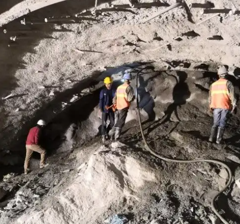 岱岳拱顶带模注浆料的施工流程及注意事项